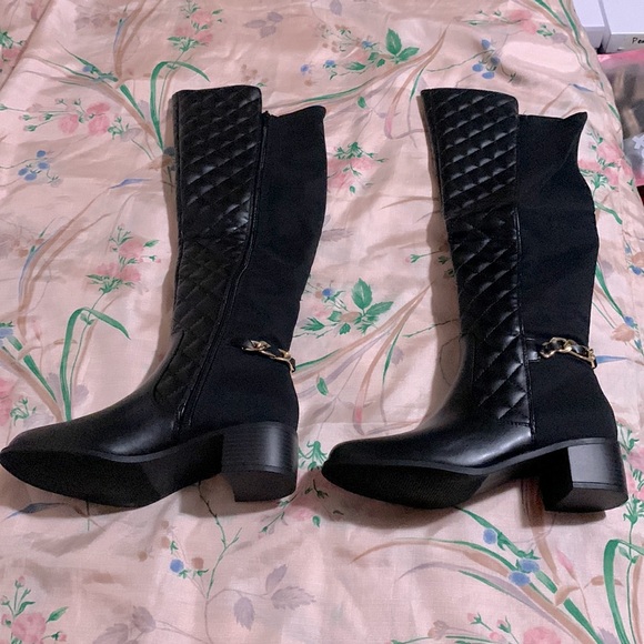 JustFab Shoes - NIB Quilted Faux Leather Woven Chain Boots